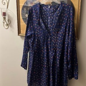 Nice top never worn, no tags